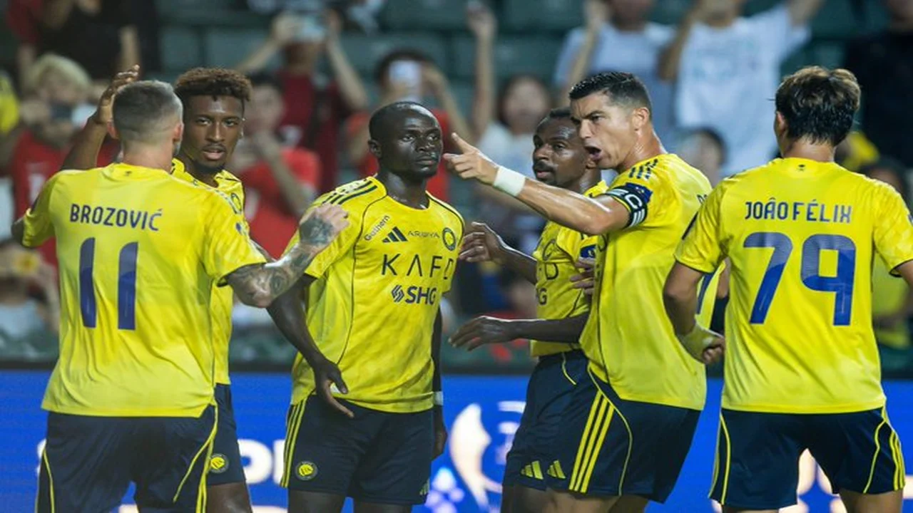 توقيت حاسم.. قناة مجانية تنقل مباراة النصر والتعاون وصوت المعلق يثير الحماس